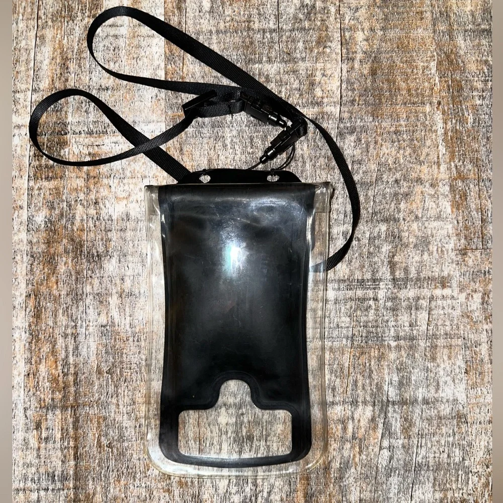 Segmart IPX8 Floating Waterproof Phone Case in Black